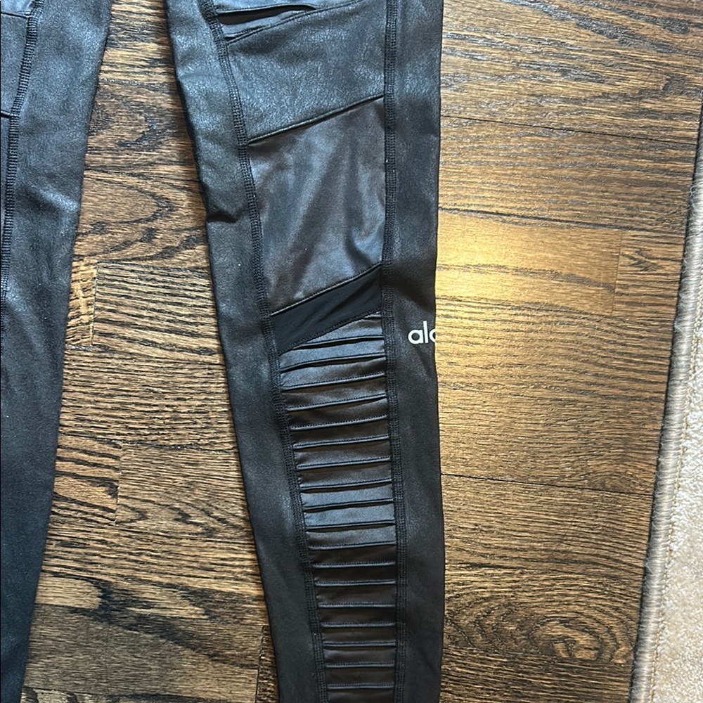 Alo Moto Leggings - Picture 2 of 4